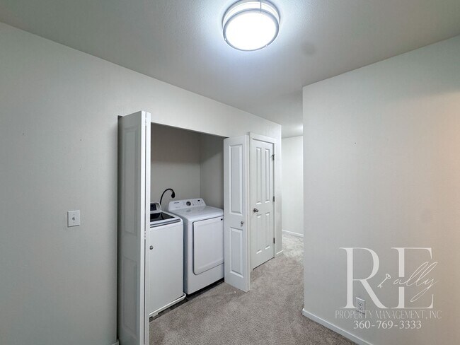 Building Photo - Great Poulsbo Neighborhood