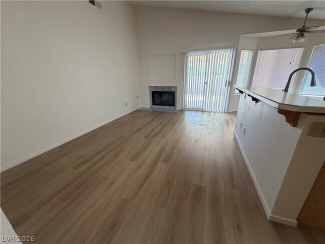 Building Photo - 1328 Maplegrove Cir