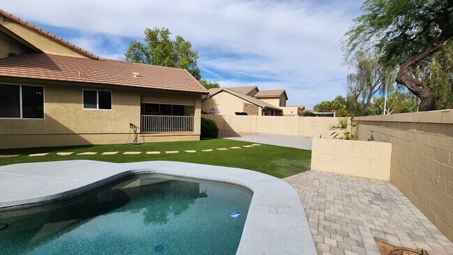 Building Photo - 3 Bedroom + Office Home in the Vineyards Community Near W Germann Rd and S Dobson Rd!