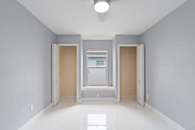 Building Photo - 6715 NW Pinson Ct