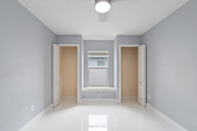 Building Photo - 6715 NW Pinson Ct
