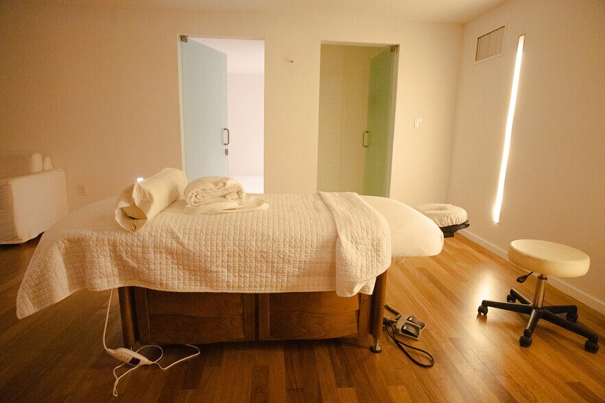 Building Photo - 1040 Biscayne Blvd