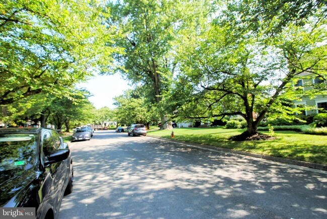 Building Photo - 1506 Chain Bridge Ct