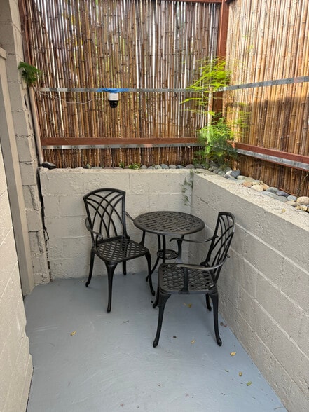 Building Photo - 1732 Hoover Ave