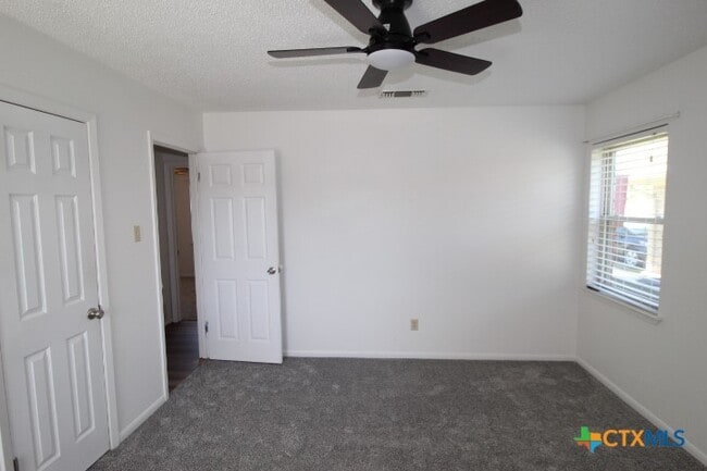 Building Photo - 1606 Hughes Ave