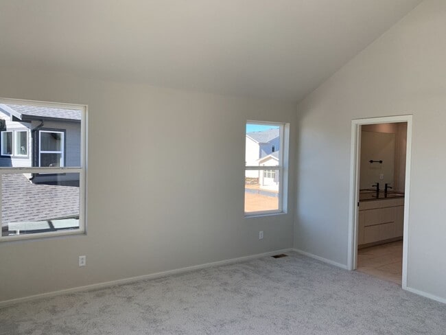 Building Photo - Exquisite 4 Bed 2.5 Bath Single Family Home with 3-car garage