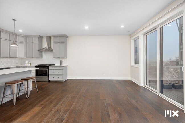 Building Photo - Two Bedroom Condo on Lookout Hill in Grand Rapids!