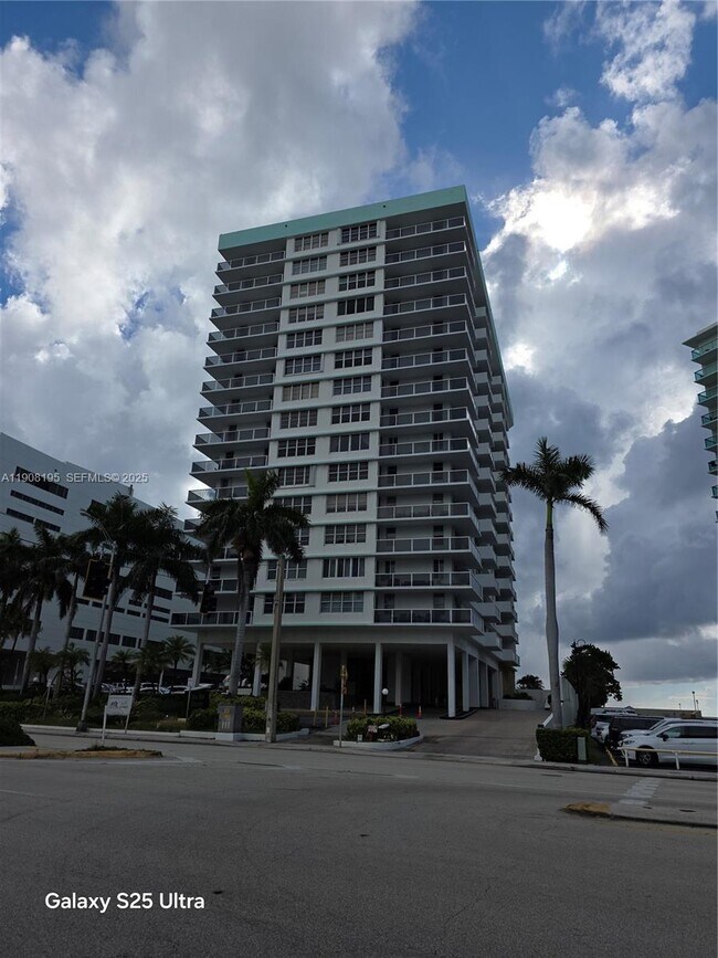 Building Photo - 3725 S Ocean Dr