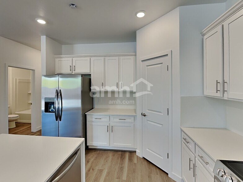 Building Photo - 6460 E Paseo Baranda