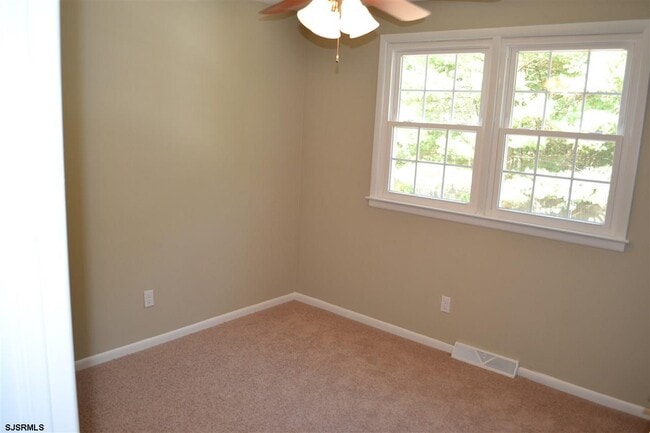 Building Photo - 122 Seaside Ave