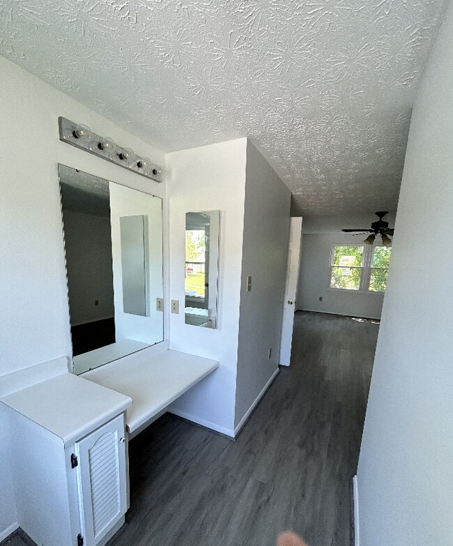 Building Photo - 1200 Cabinwood Pl