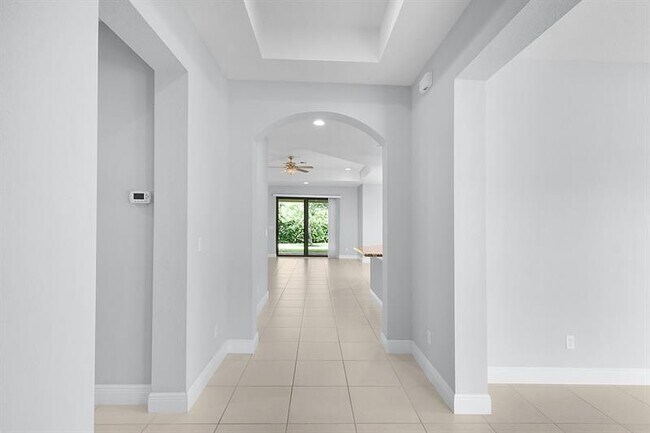 Building Photo - 5915 SE Entry Ct