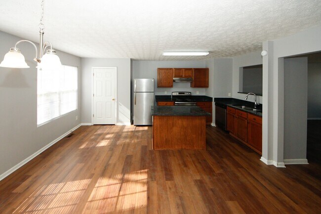 Building Photo - 5689 Strathmoor Manor Cir
