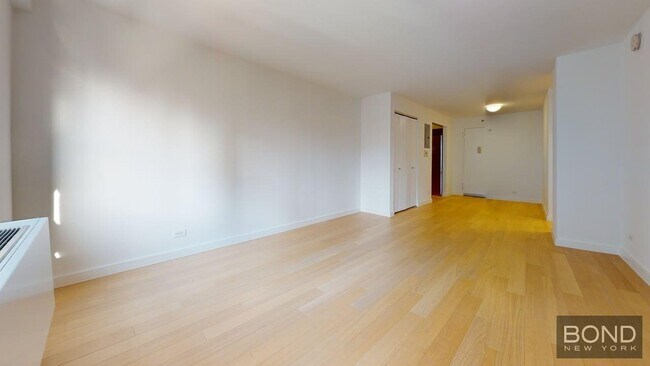 Building Photo - 222 E 39th St