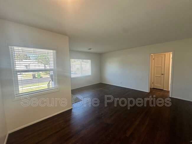 Building Photo - 5904 Jamieson Ave