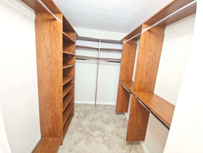 Building Photo - 14747 Cumberland Dr