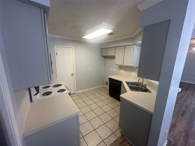 Building Photo - 13258 Bluff View Dr