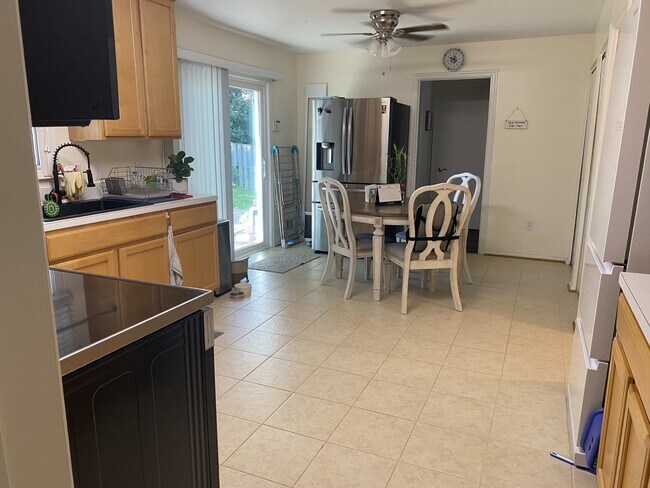 Building Photo - 7907 Laural Valley Way