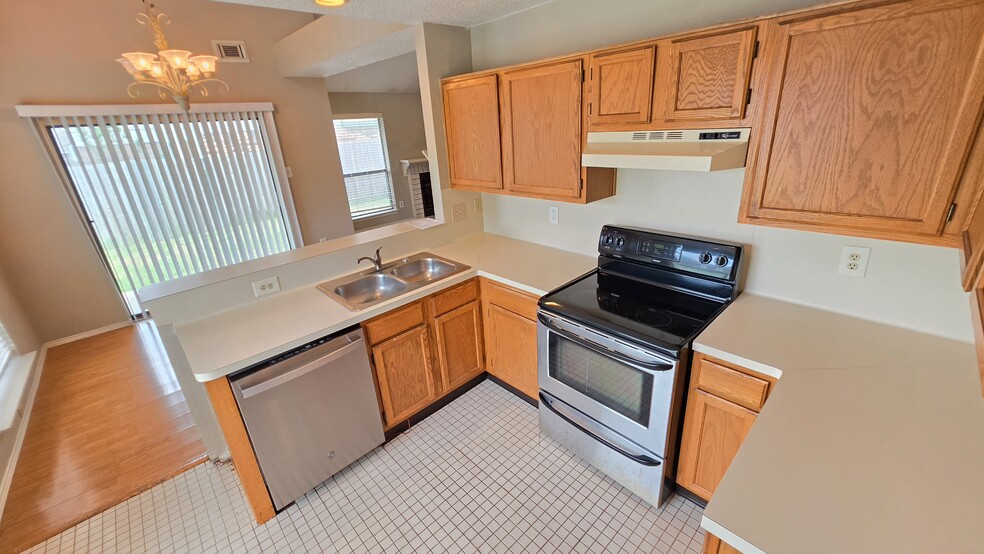 Building Photo - 6301 Fairlane Dr