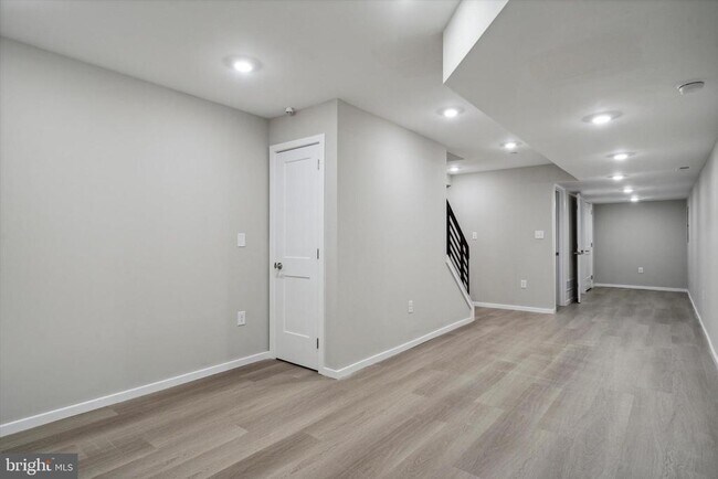 Building Photo - 1705 W Seybert St