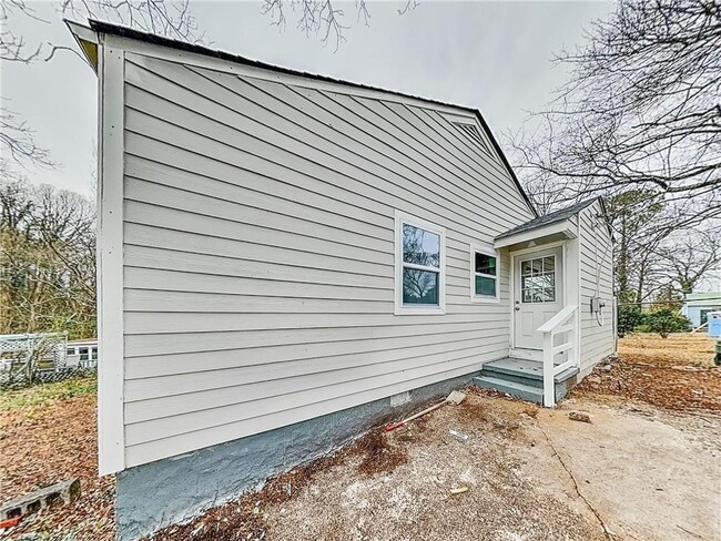 Building Photo - 1958 Maywood Pl NW