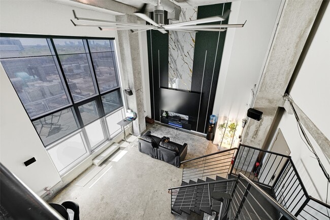 Building Photo - 2000 Bagby St