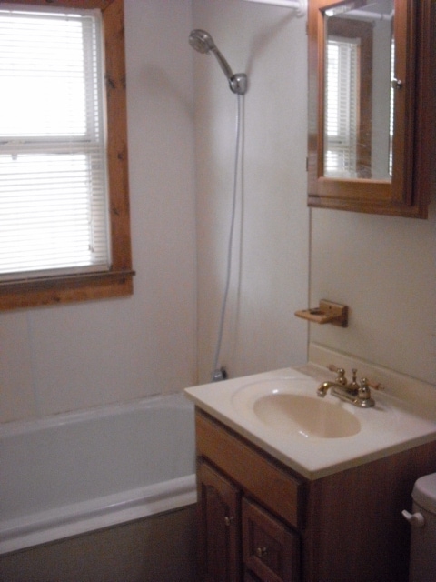 Building Photo - Single Family Home, Large Yard & Perfect Location