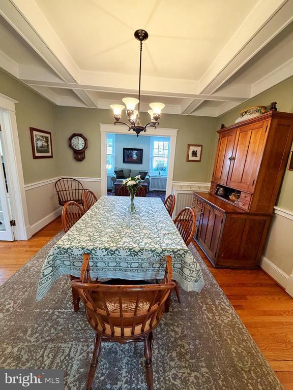 Building Photo - 12 W Oak St