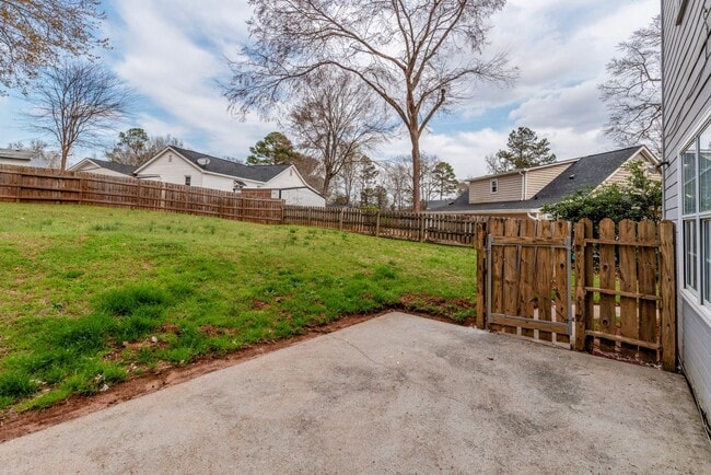 Building Photo - 3 Bed/2.5 Bath House for Rent in Martinez w/ Garage & Fenced Back Yard
