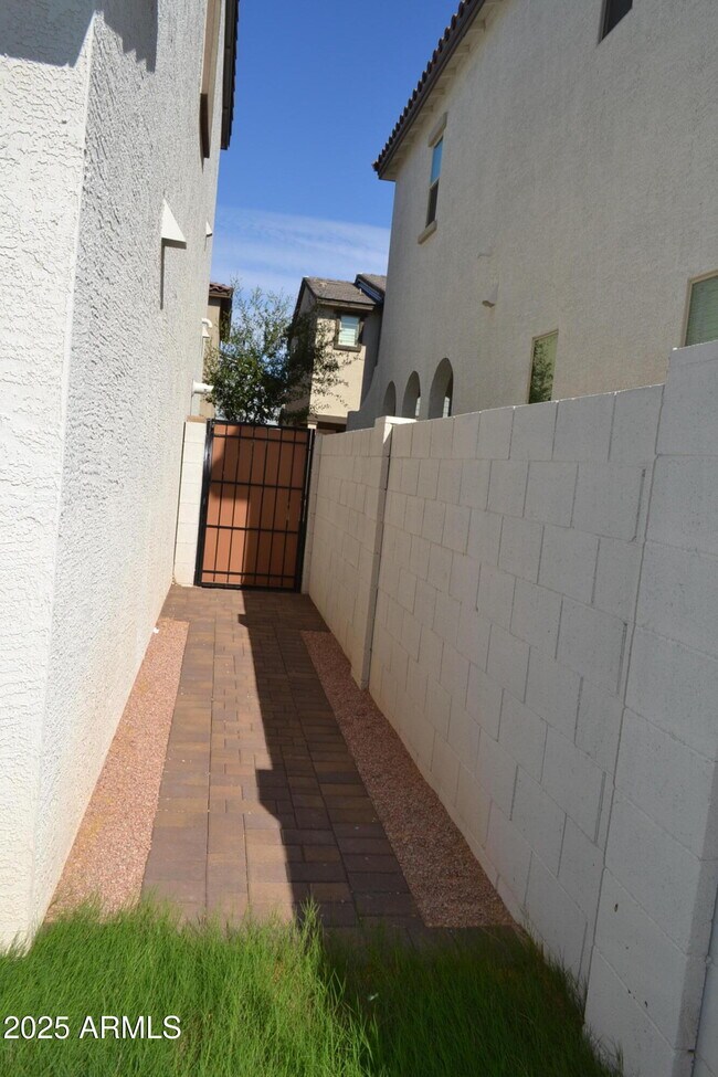 Building Photo - 4808 S Ferric