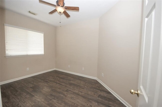 Building Photo - 3006 Breakers Point Dr
