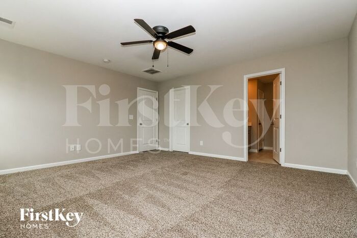 Building Photo - 770 Redbud Ln