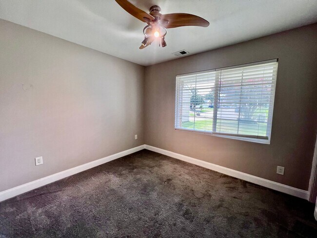 Building Photo - 684 Orangewood Dr