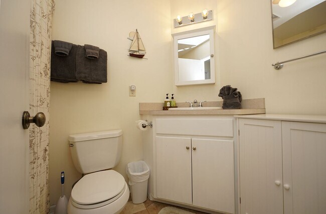Building Photo - First Floor Condo in Bluewater Bay