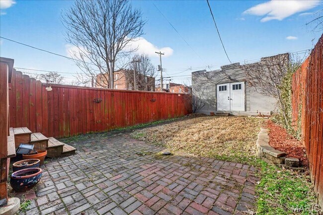 Building Photo - Benton Park home.