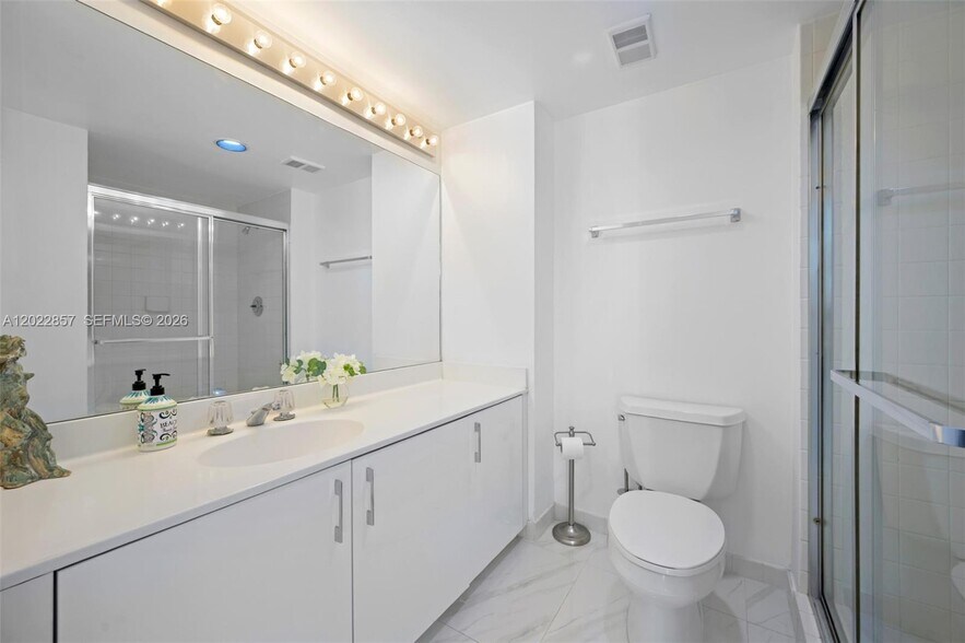 Building Photo - 20185 E Country Club Dr