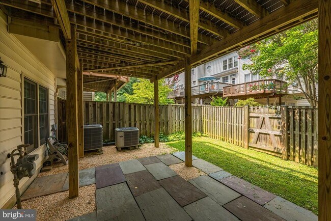 Building Photo - 1308 Wild Oak Terrace