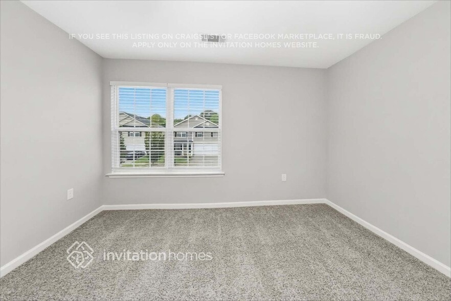 Building Photo - 1719 Eastway Dr