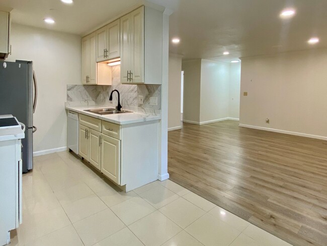 Building Photo - Santa Clara 2 Bedroom, 1 Bathroom Condo in...