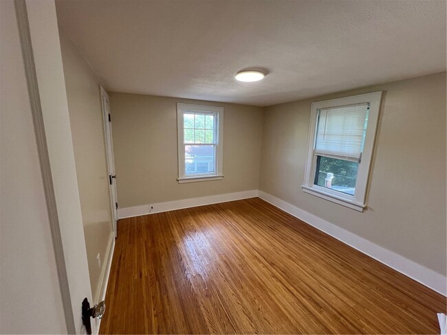 Building Photo - 425 Highland Ave