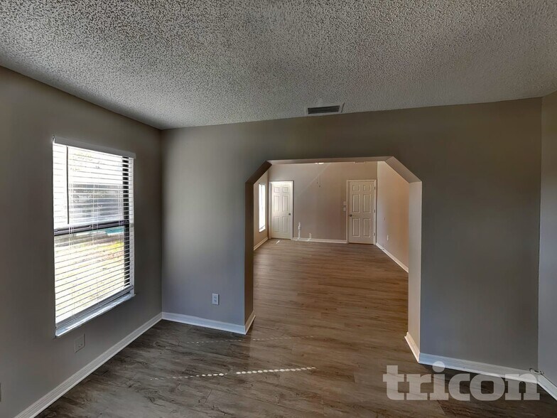 Building Photo - 801 Maraval Ct