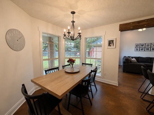 Building Photo - 206 Hunnington Dr
