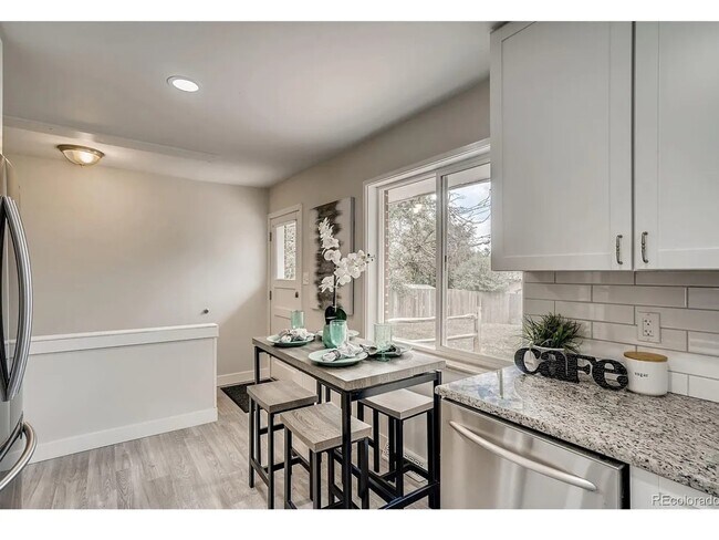 Building Photo - 8521 Crescent Dr