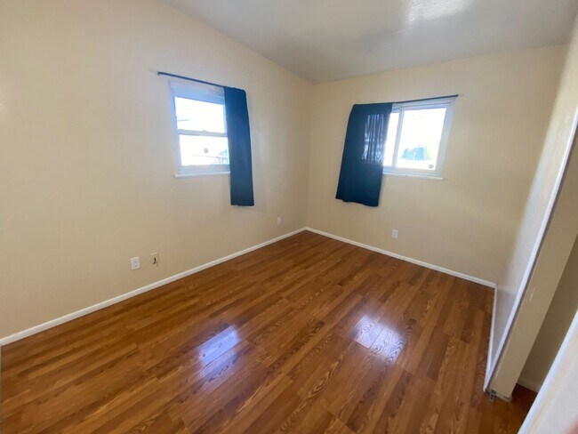 Building Photo - Beautiful 3 bedroom