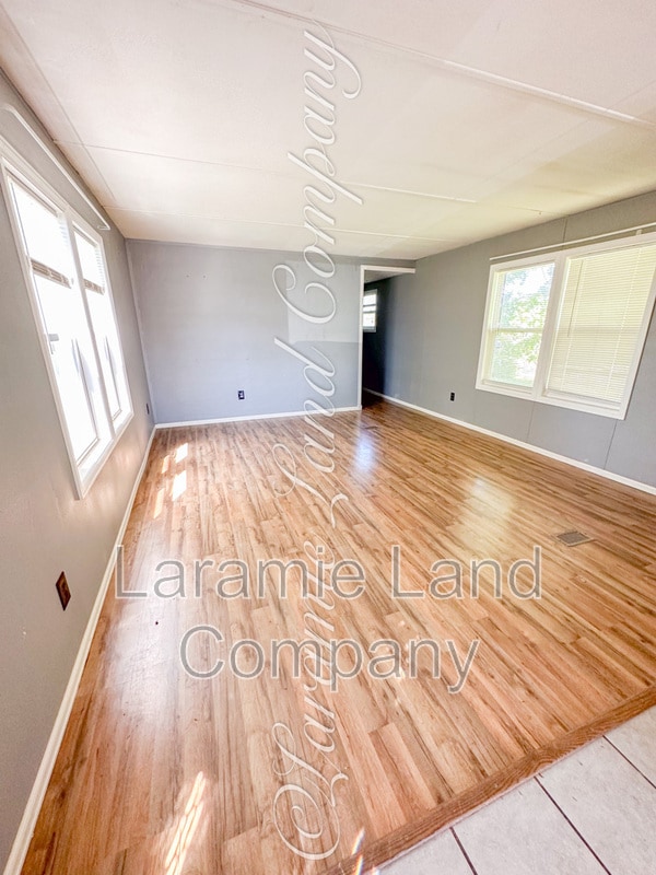 Building Photo - 954 N McCue St