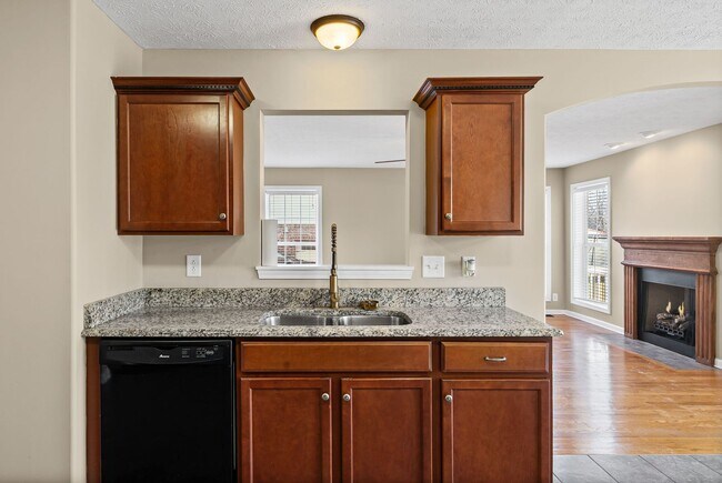 Building Photo - Pet Friendly Four Bedroom!