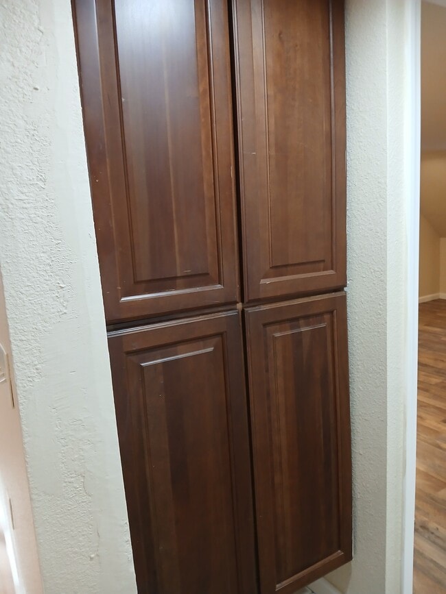 Building Photo - 513 S Ash St