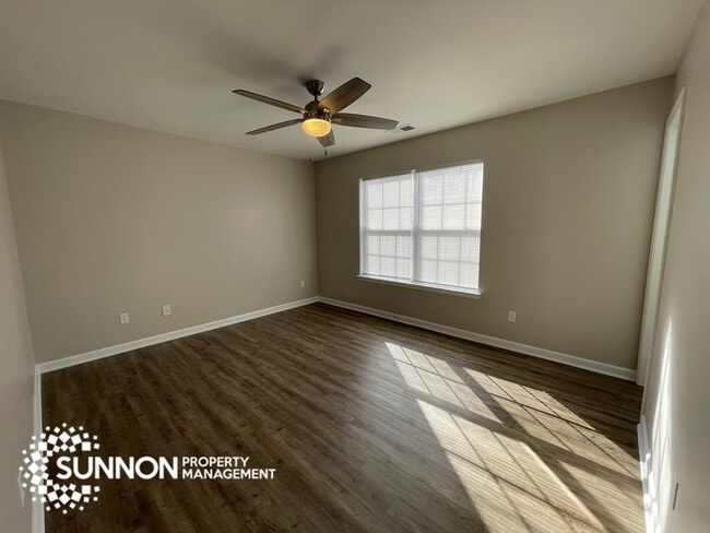 Building Photo - 4 Bed 2.5 Bath in Woodstone with Fenced Yard