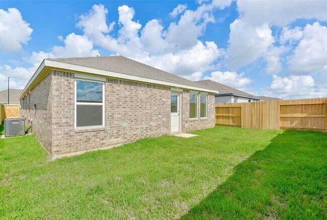 Building Photo - 16818 Great Highlands Dr