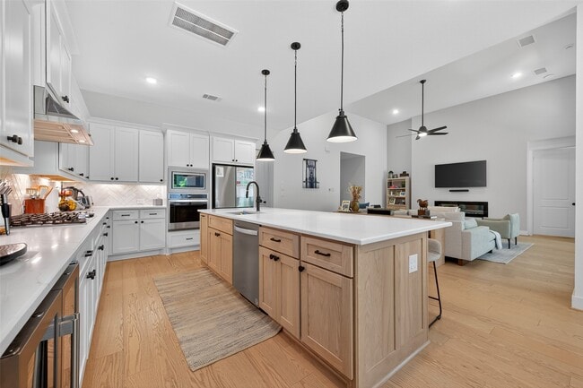 Building Photo - 9722 Dani Lake Dr